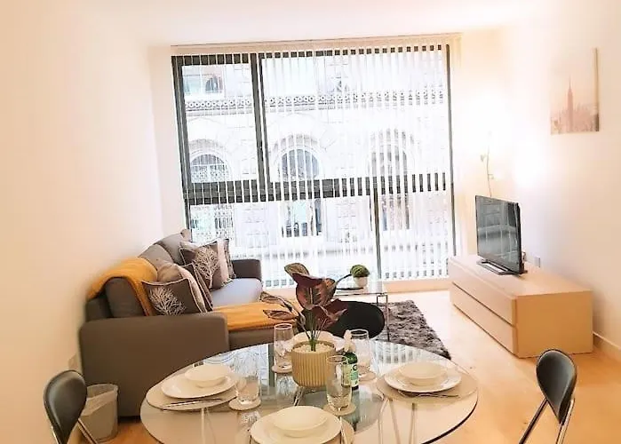 2 Bed Flat In Leeds City Centre
